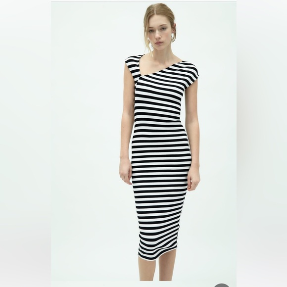zara gathered asymmetric neckline dress ASYMMETRIC PRINTED MINI DRESS - Black / White